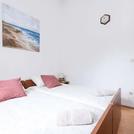 Olio - Comfort For Four People * Tar-Vabriga
